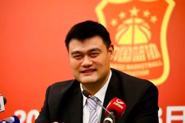 中國籃協(xié)現(xiàn)任主席是誰？